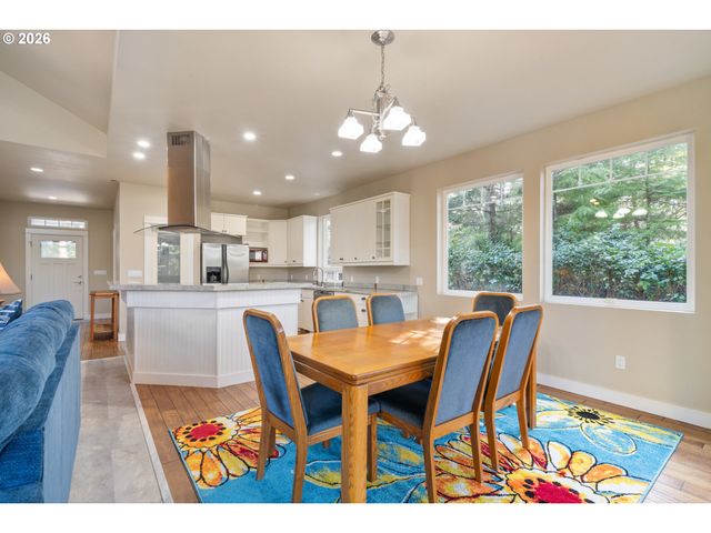 705 Nw HIGHLAND Cir, Waldport, OR 97394