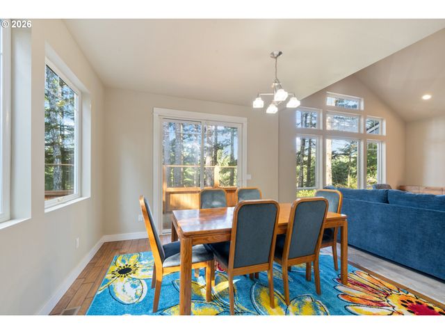 705 Nw HIGHLAND Cir, Waldport, OR 97394