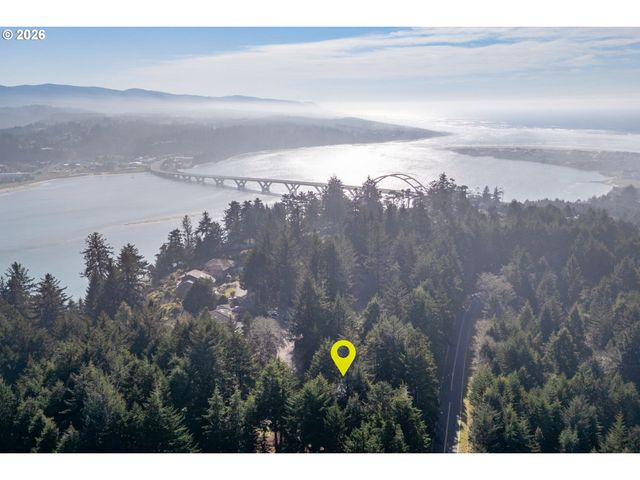 705 Nw HIGHLAND Cir, Waldport, OR 97394