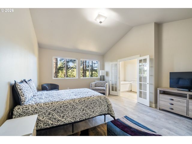 705 Nw HIGHLAND Cir, Waldport, OR 97394