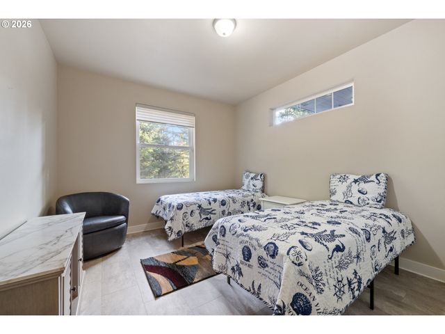 705 Nw HIGHLAND Cir, Waldport, OR 97394