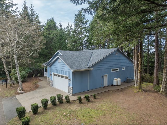 705 Nw HIGHLAND Cir, Waldport, OR 97394