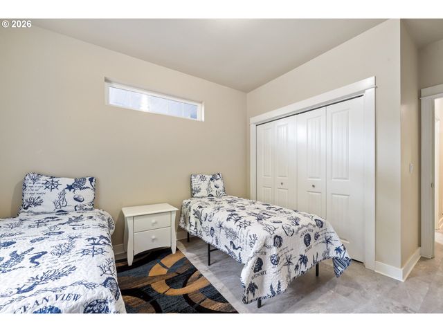 705 Nw HIGHLAND Cir, Waldport, OR 97394