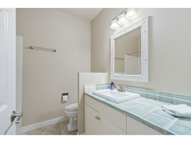 705 Nw HIGHLAND Cir, Waldport, OR 97394