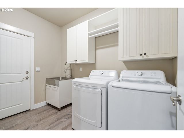 705 Nw HIGHLAND Cir, Waldport, OR 97394