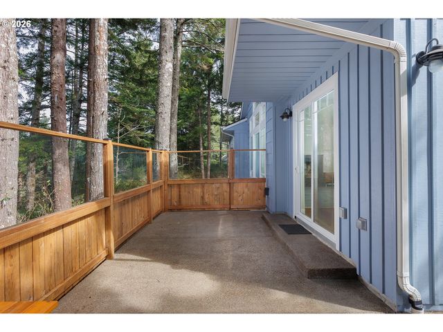 705 Nw HIGHLAND Cir, Waldport, OR 97394