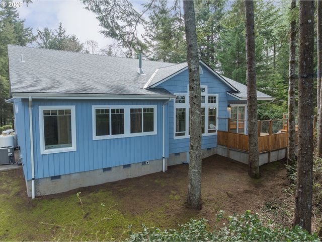 705 Nw HIGHLAND Cir, Waldport, OR 97394