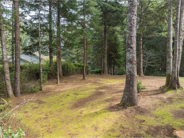 705 Nw HIGHLAND Cir, Waldport, OR 97394