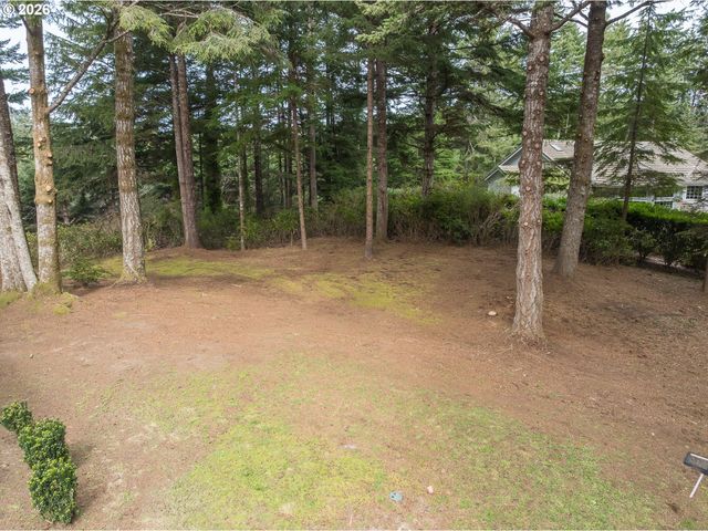 705 Nw HIGHLAND Cir, Waldport, OR 97394