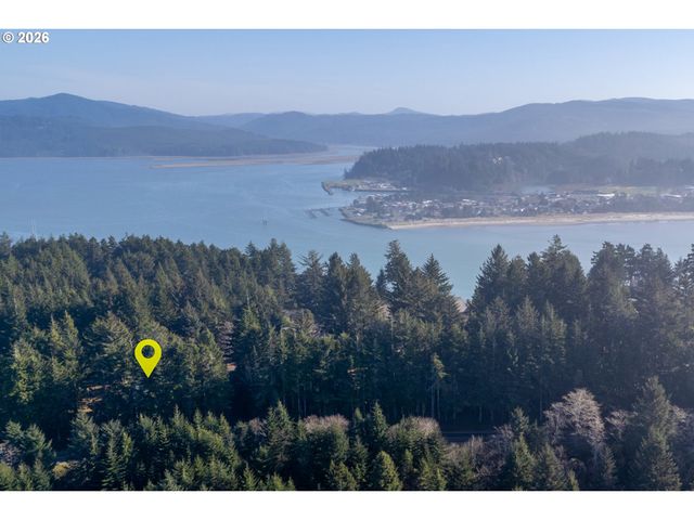 705 Nw HIGHLAND Cir, Waldport, OR 97394