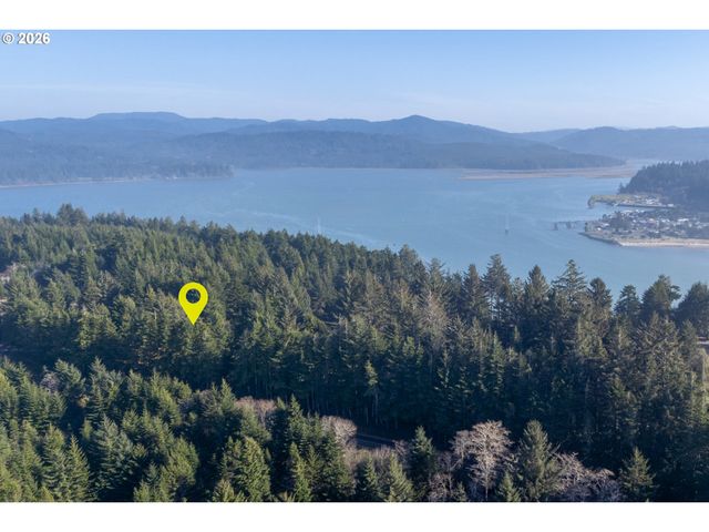 705 Nw HIGHLAND Cir, Waldport, OR 97394