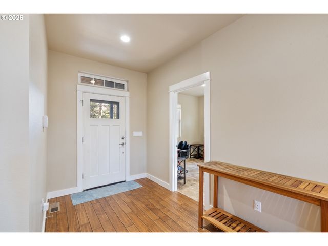 705 Nw HIGHLAND Cir, Waldport, OR 97394