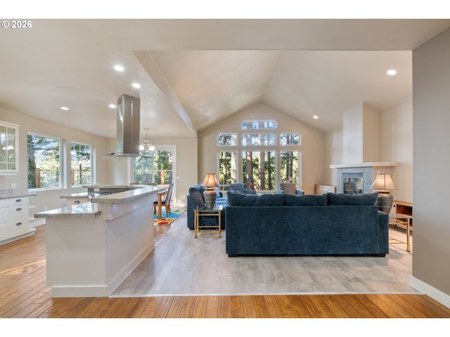 705 Nw HIGHLAND Cir, Waldport, OR 97394