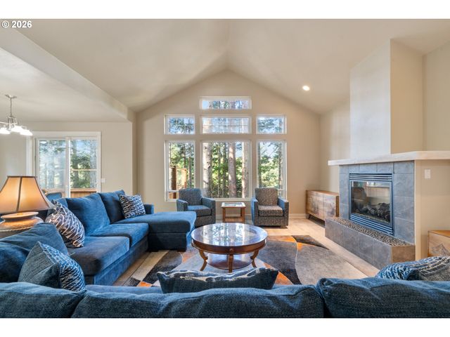 705 Nw HIGHLAND Cir, Waldport, OR 97394