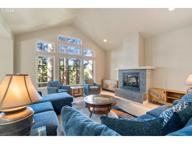 705 Nw HIGHLAND Cir, Waldport, OR 97394