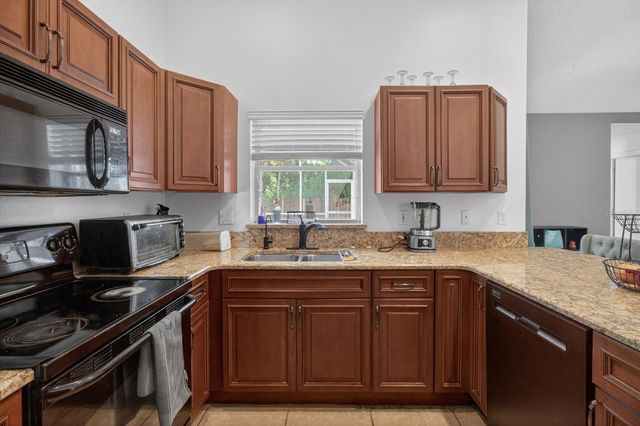 4644 HAMLETS GROVE DRIVE, Sarasota, FL 34235