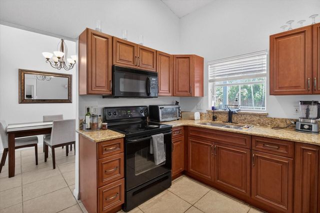 4644 HAMLETS GROVE DRIVE, Sarasota, FL 34235