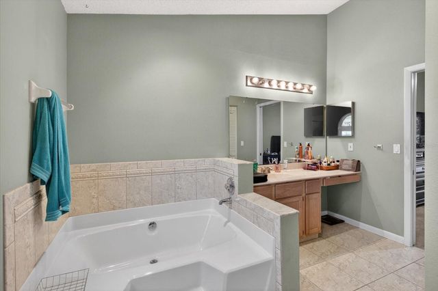 4644 HAMLETS GROVE DRIVE, Sarasota, FL 34235