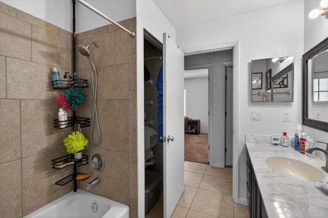 4644 HAMLETS GROVE DRIVE, Sarasota, FL 34235