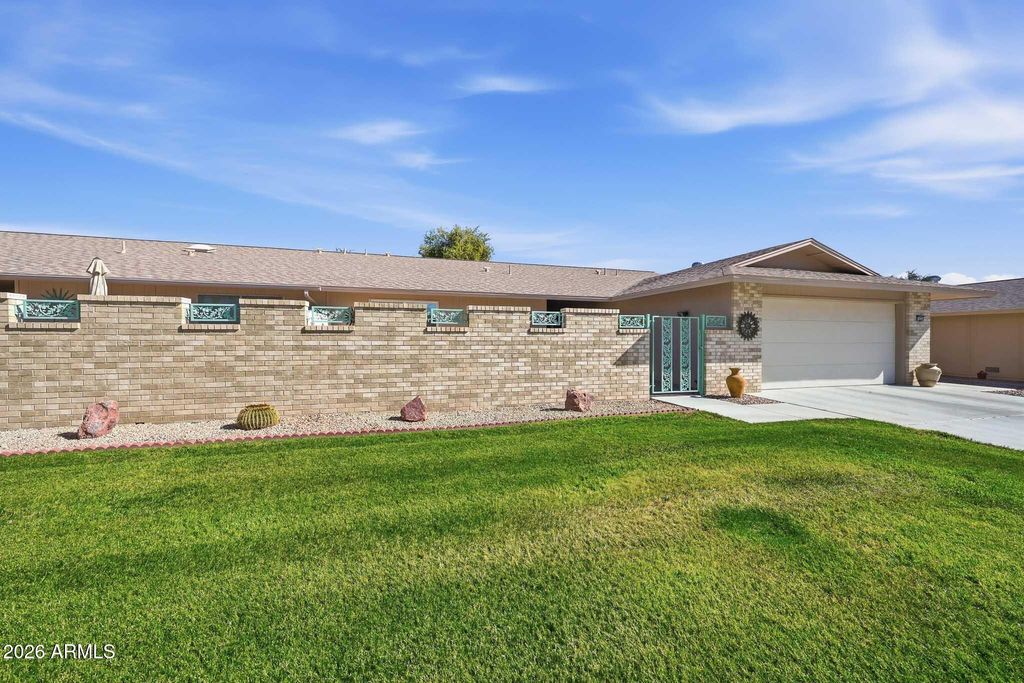 Image 1 of property listing at 19225 N SOMBRERO Circle, Sun City, AZ 85373