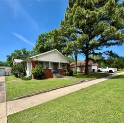 1222 N Okmulgee Street, Okmulgee, OK 74447