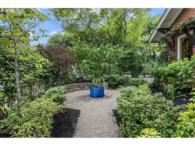 47 W 23RD Ave, Eugene, OR 97405