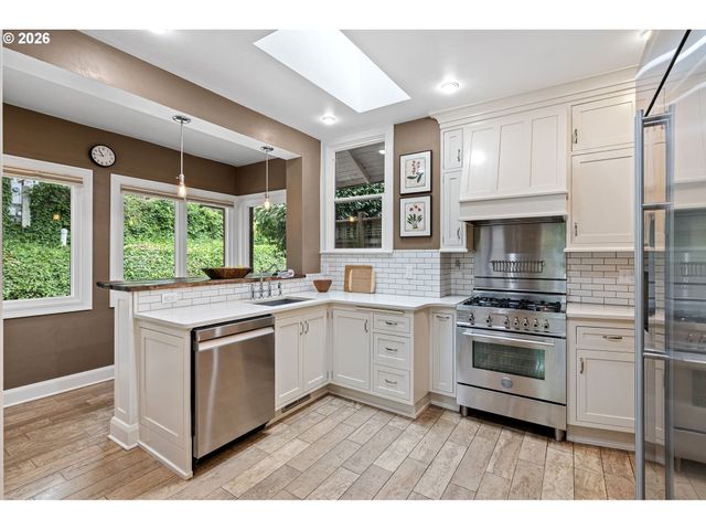 47 W 23RD Ave, Eugene, OR 97405