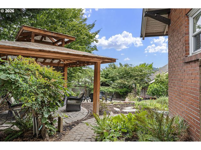 47 W 23RD Ave, Eugene, OR 97405