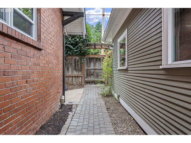 47 W 23RD Ave, Eugene, OR 97405
