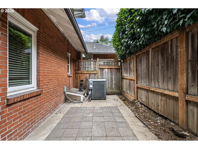 47 W 23RD Ave, Eugene, OR 97405