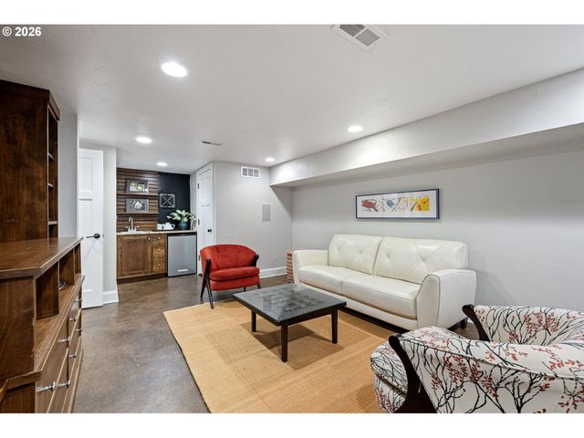 47 W 23RD Ave, Eugene, OR 97405