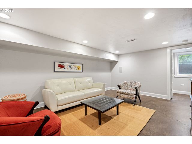 47 W 23RD Ave, Eugene, OR 97405