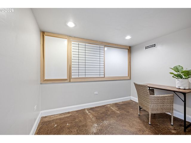 47 W 23RD Ave, Eugene, OR 97405