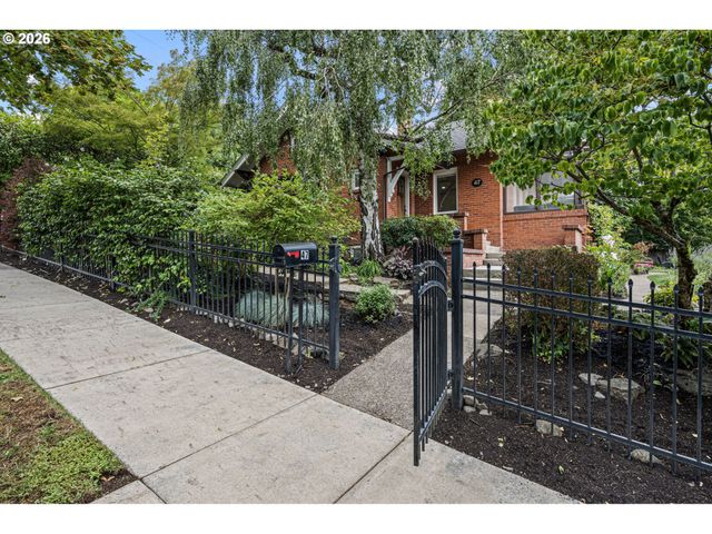 47 W 23RD Ave, Eugene, OR 97405