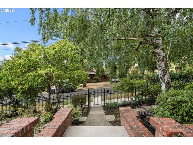 47 W 23RD Ave, Eugene, OR 97405