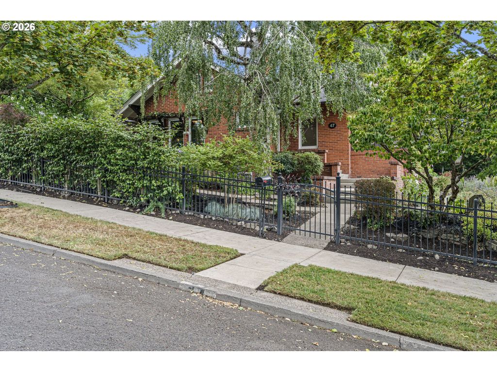 47 W 23RD Ave, Eugene, OR 97405