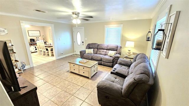 107 E Lee Street, Leesville, LA 71446