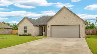 500 Yorktown Avenue, Clute, TX 77531