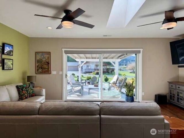 2270 S 7TH Avenue, Sequim, WA 98382