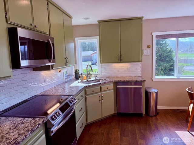 2270 S 7TH Avenue, Sequim, WA 98382