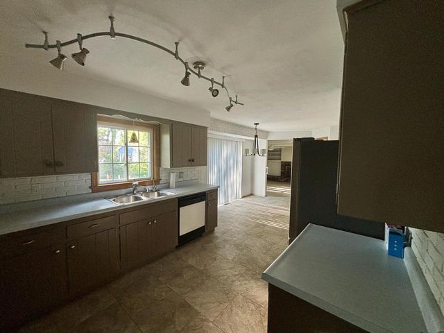 506 Cheyenne DRIVE, Waukesha, WI 53188