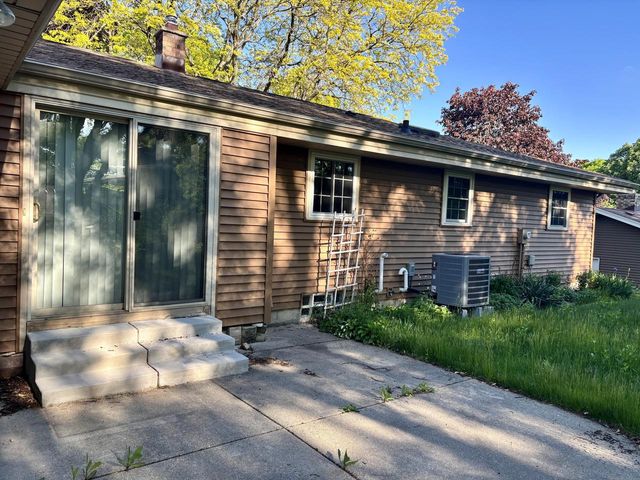 506 Cheyenne DRIVE, Waukesha, WI 53188