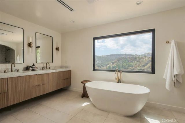4335 Chaumont Road, Woodland Hills, CA 91364