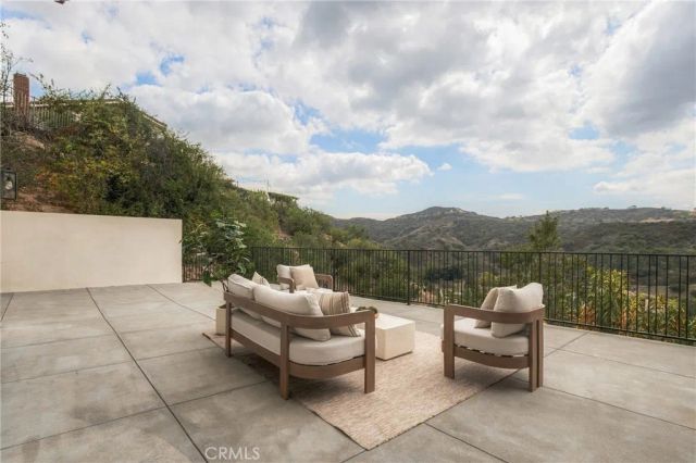 4335 Chaumont Road, Woodland Hills, CA 91364