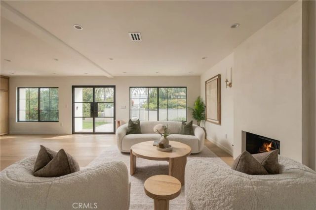 4335 Chaumont Road, Woodland Hills, CA 91364