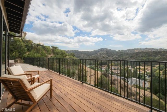 4335 Chaumont Road, Woodland Hills, CA 91364