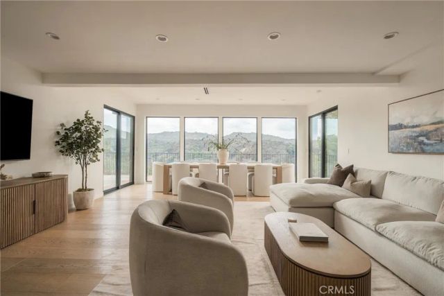 4335 Chaumont Road, Woodland Hills, CA 91364