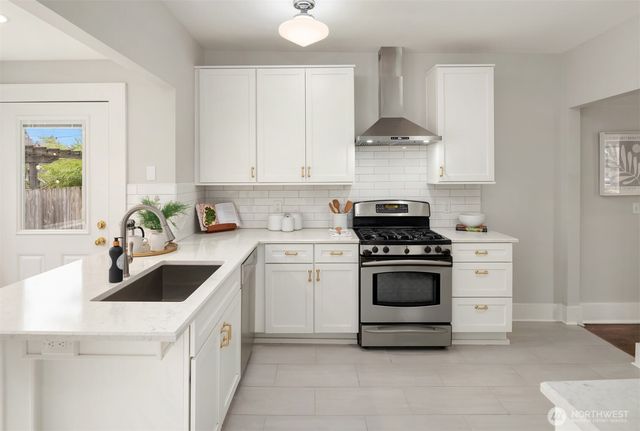 5712 1st Avenue NW, Seattle, WA 98107