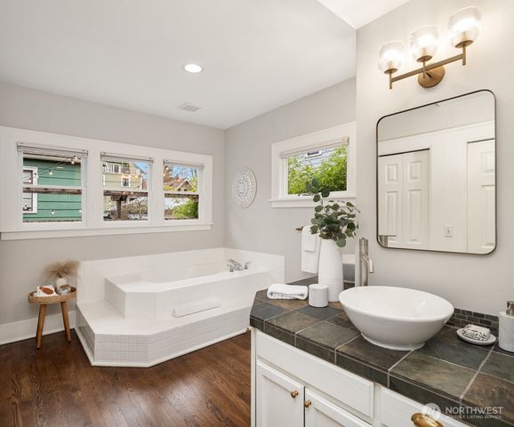 5712 1st Avenue NW, Seattle, WA 98107