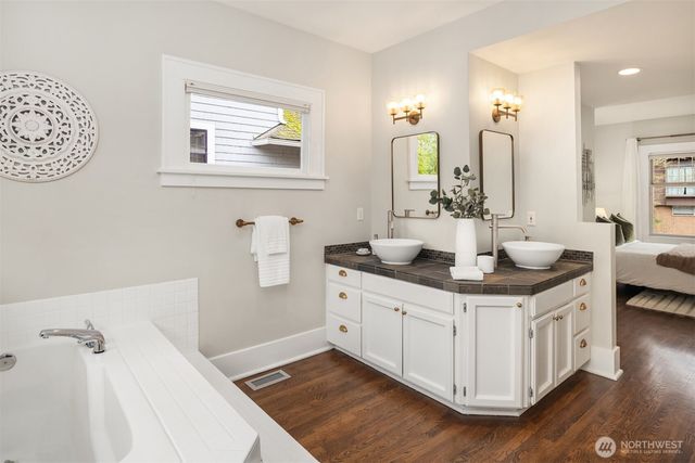 5712 1st Avenue NW, Seattle, WA 98107